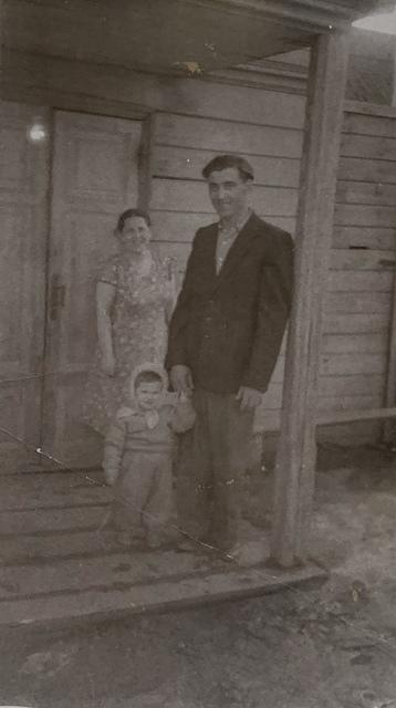 Zinovy and Ludmila Tsargorodskaya Shoikhet with daughter Svetlana Kononov
