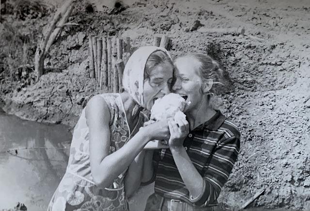 Svetlana Kononov on left.  See notes.