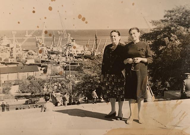 Fanya Shoikhet on the right (front)