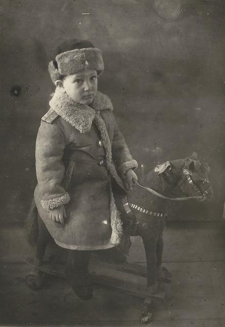 Shymek, Pinchas Meyer Plotsky Plocki wife, Mona's son (front)