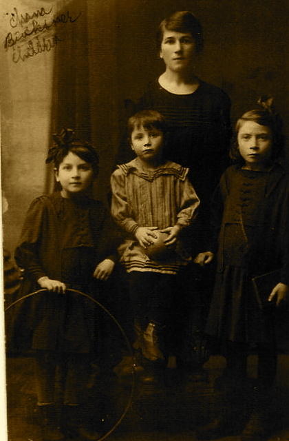 Anna Greenberg Bucksner with 3 daughters, Rebecca, Edith, and Rose, abt 1920. See notes.