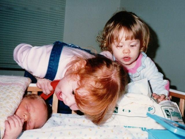 Chana Perel Feit Podrigal, Tzippy Feit Gluck, Meir Sheftal Feit, 1992