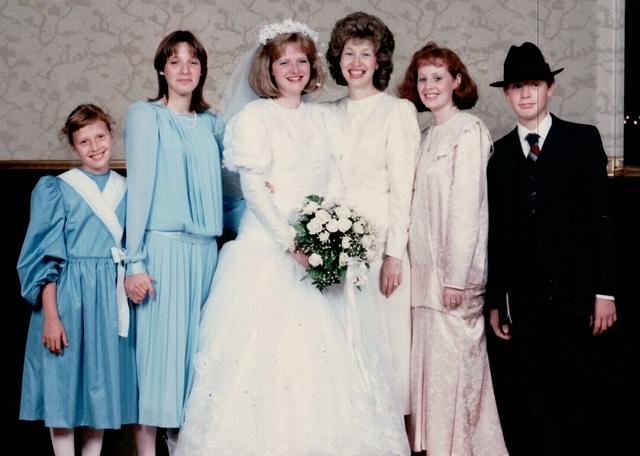 Naomi Weiss Cohn, Miriam Weiss Anton, Rivka Weiss Goldstein, Joyce Steinlauf Corcia, Rachel Weiss Feit, Yitzi Weiss, 1987