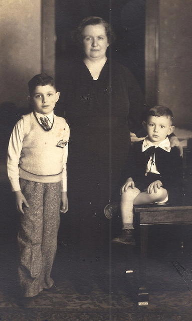 Bala Komar Baellow with her boys Leon (L) and Norman (R), 1932 Kansas City
