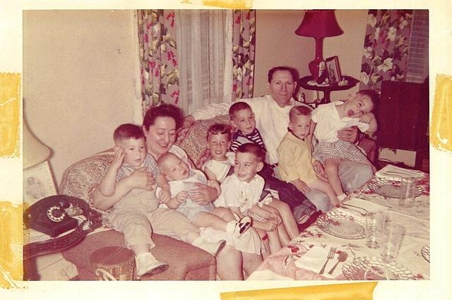 Anna and Simon/Shlomo Choikhit with grandkids