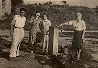 Zinovy Shoikhet on the left in Grusolovo