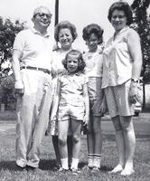 Morris, Adele Rose, Bari Tulchinsky Efron, Eva Cohn Tulchinsky, in front, Karen Tulchinsky Smith